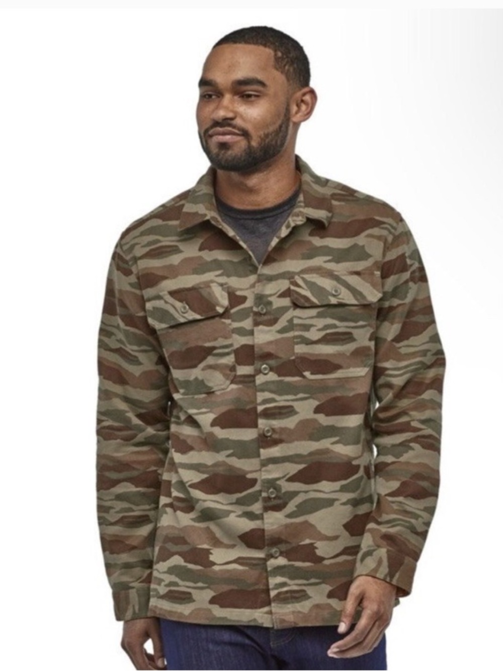 Patagonia Long Sleeved Fjord Flannel Shirt in Bear Witness Camo Sage Khaki Large